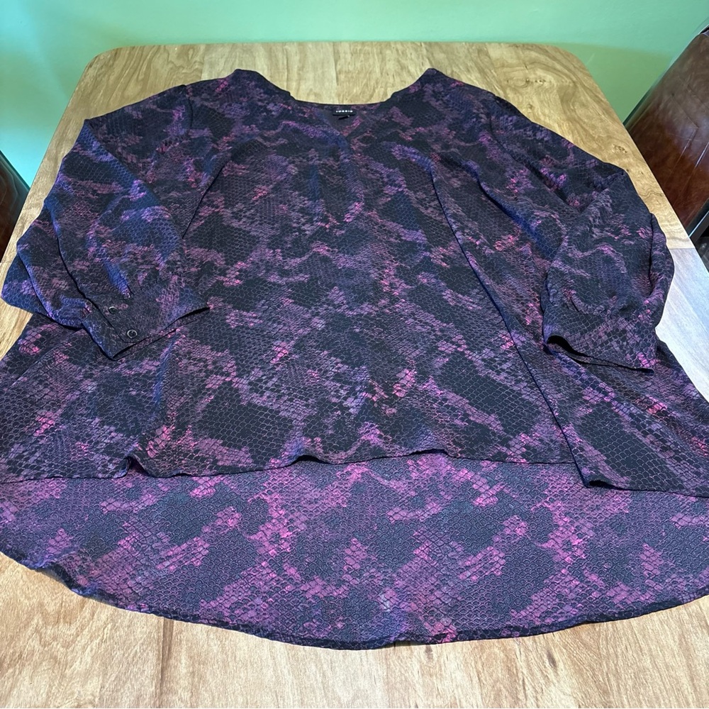 3/$40 Torrid Purple Black Snakeskin Print Lightweight Blouse Top Plus Size 6